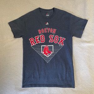 Small Majestic Boston Red Sox T-shirt. Gray. In great condition.